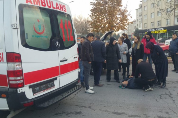 Yoldan ge&ccedil;meye &ccedil;alışan yayaya otomobil &ccedil;arptı