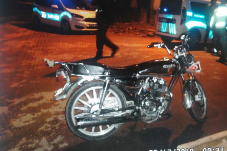 Motosiklet kaldırıma &ccedil;arptı: 1 yaralı