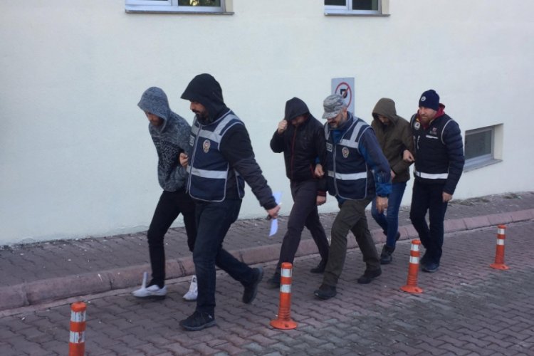 FET&Ouml; operasyonuyla yakalanan 3 kişi tutuklandı