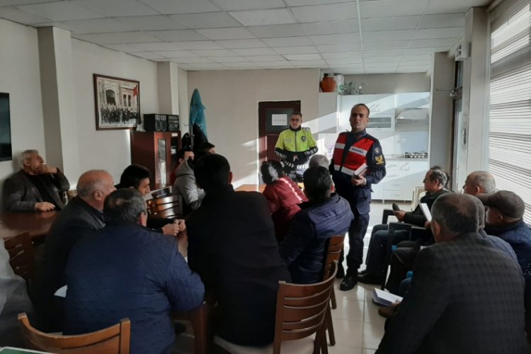 Jandarma ve polisten yolcu ve &ouml;ğrenci servis s&uuml;r&uuml;c&uuml;lerine eğitim semineri
