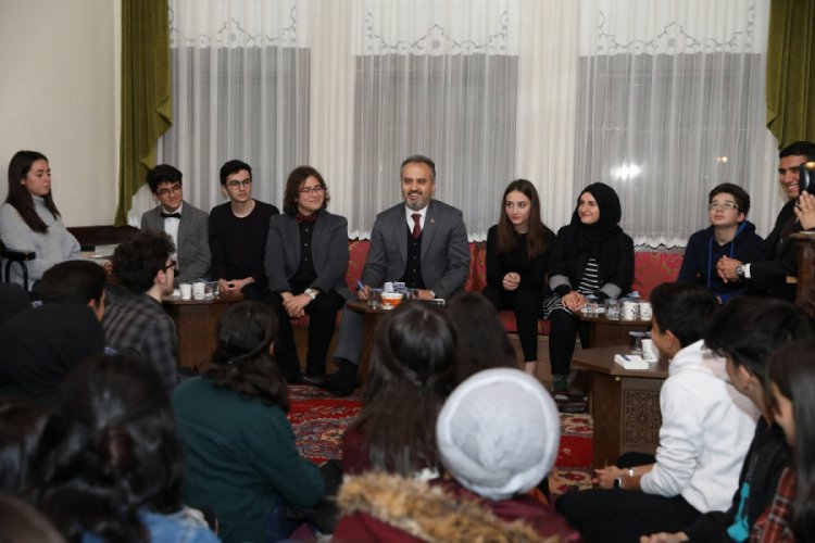 Bursa B&uuml;y&uuml;kşehir Belediye Başkanı​​​​​​​&nbsp;Aktaş'tan gen&ccedil;lere tavsiyeler