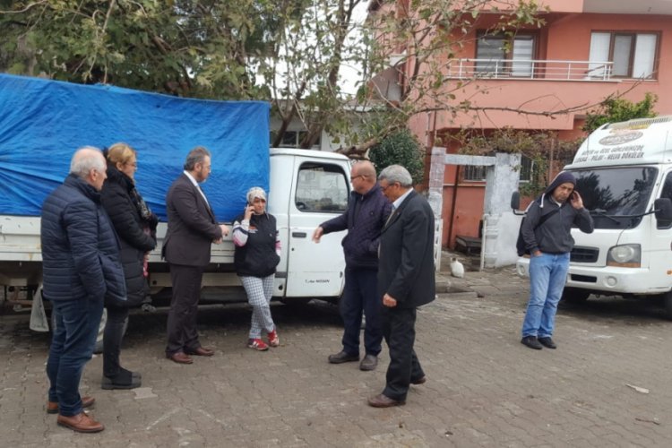 Evi yanan aileye yardıma koştular