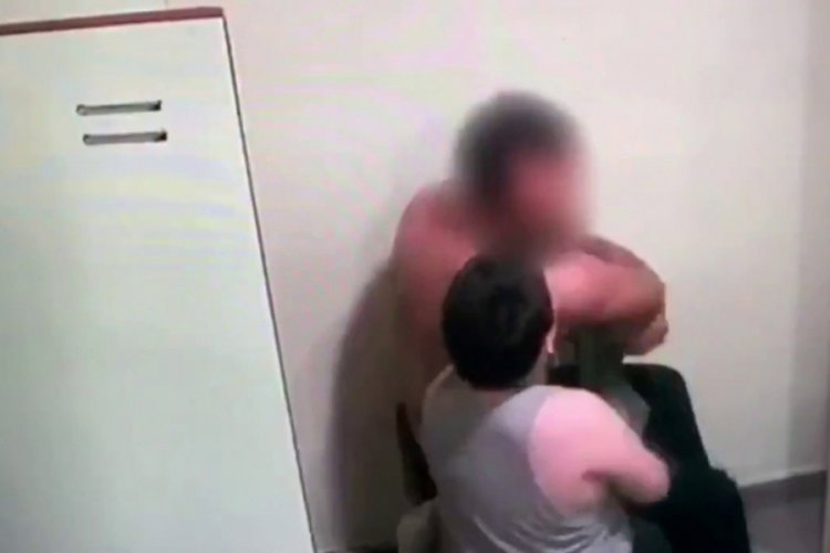 Otizmli &ccedil;ocuğun yaşam ko&ccedil;u tarafından darp edildiği anlar kamerada!