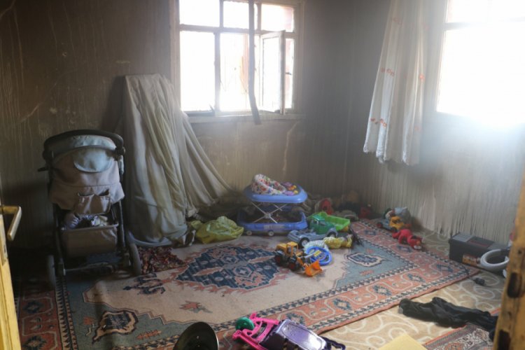 10 kişilik yabancı uyruklu ailenin yaşadığı ev yandı