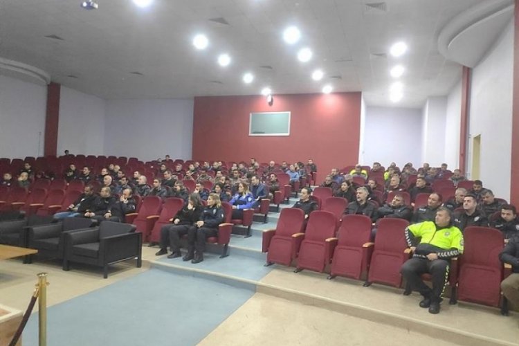 Değişim ve gelişmelere uyum i&ccedil;in polislere kurum tanıtımı