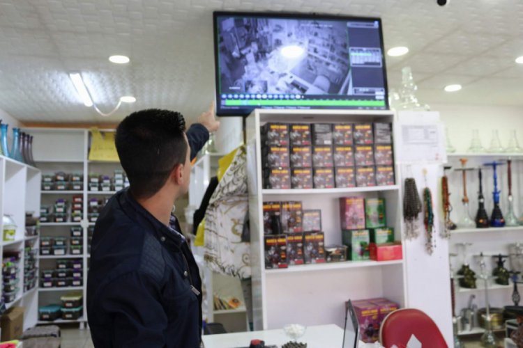 İş yerine giren hırsız su&ccedil;&uuml;st&uuml; yakalandı
