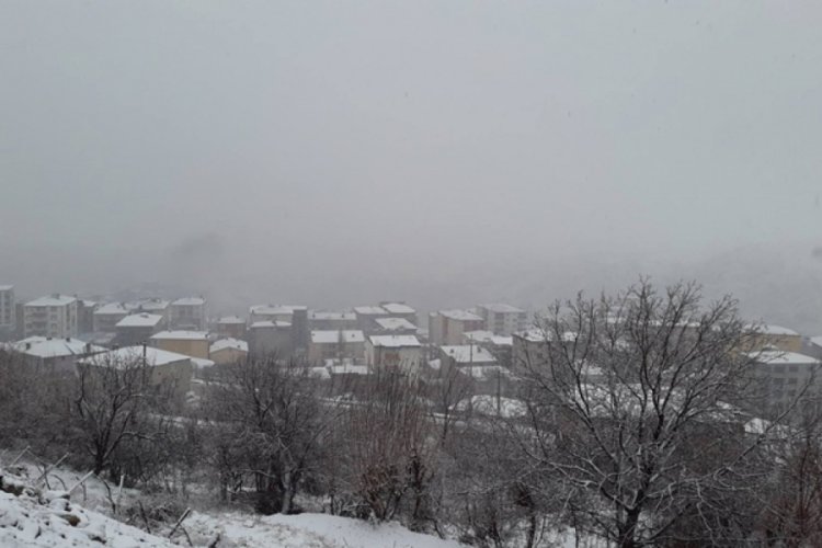 Diyarbakır'a yılın ilk karı yağdı