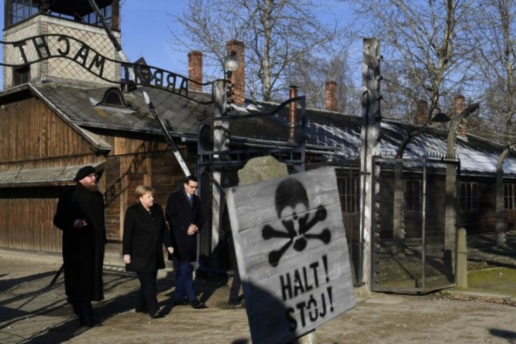 Merkel, Auschwitz toplama kampını ziyaret etti