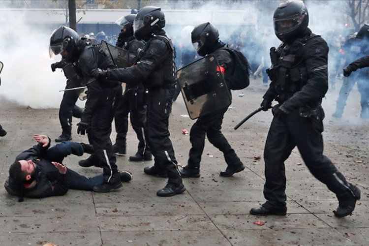 AB Fransız polisinin şiddetini kınamaktan ka&ccedil;ındı