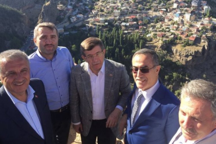 İhsan &Ouml;zkes, Davutoğlu'nun kuracağı partiden ayrıldı