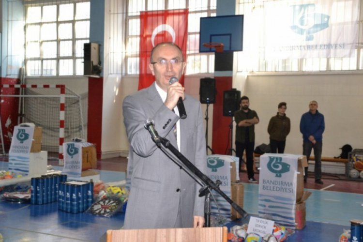 &Ouml;ğrencilere spor malzemesi dağıtıldı