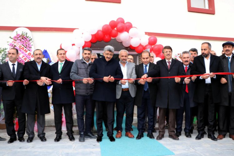 Gevaş'ta 300 kişinin istihdam edildiği fabrika t&ouml;renle a&ccedil;ıldı
