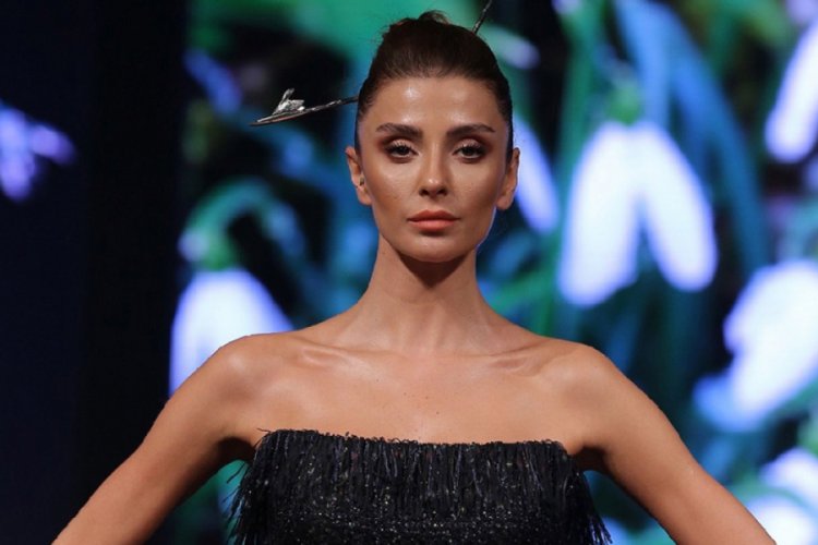 &Ouml;zge Ulusoy, sokak hayvanları i&ccedil;in kıyafetlerini satıyor