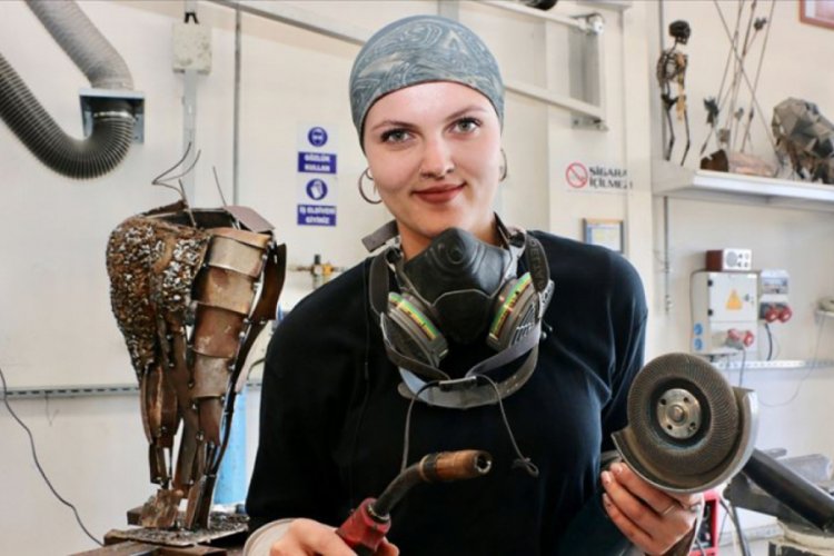 'Tornacı mı oldun' diyenlere inat metalden heykel yapıyor