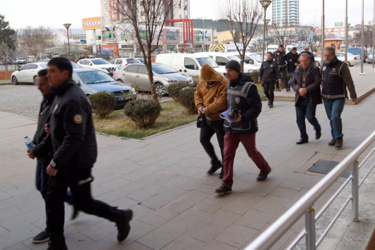 İnsan ka&ccedil;ak&ccedil;ılığı yapan &ccedil;ete &ccedil;&ouml;kertildi