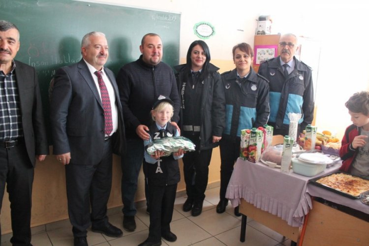 K&uuml;&ccedil;&uuml;k kızın hayalini ger&ccedil;ekleştirdiler