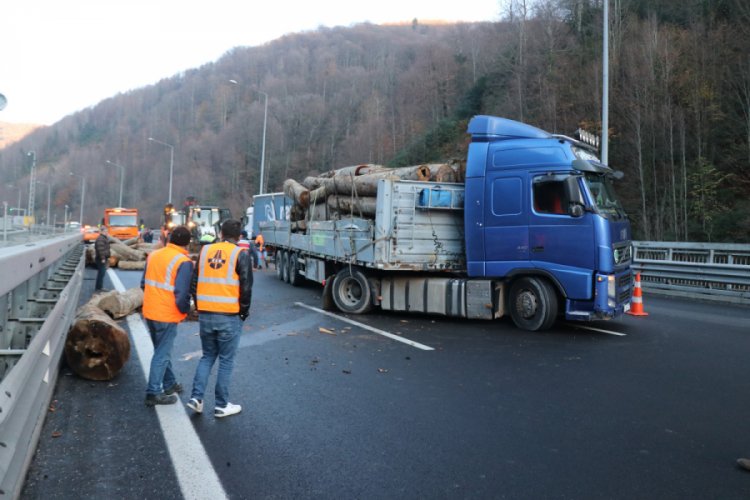 Kaza sonrası TEM Otoyolu trafiğe kapandı