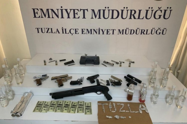 Hacizli otomobille gezerken yakalandılar