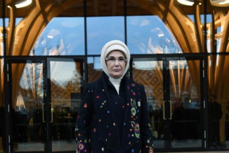 Cambridge Camisi'ndeki serginin ilk ziyaret&ccedil;isi Emine Erdoğan oldu
