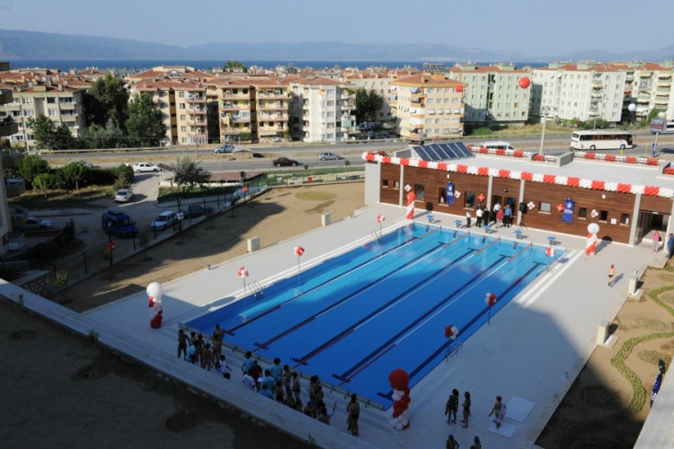 Bursa Mudanya Belediyesi, Büyükşehir'in yüzme havuzunu kapattırdı