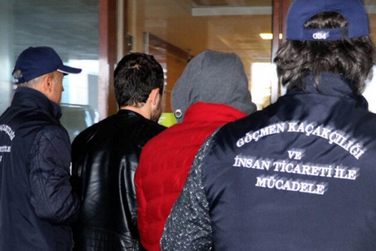 FET&Ouml; ş&uuml;phelilerini yurt dışına ka&ccedil;ıran 3 zanlı tutuklandı