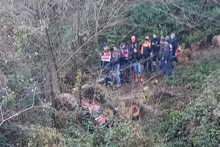 Devrilen trakt&ouml;r&uuml;n altında can verdi