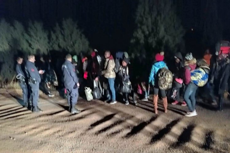 32 d&uuml;zensiz g&ouml;&ccedil;men ve 1 organizat&ouml;r yakalandı