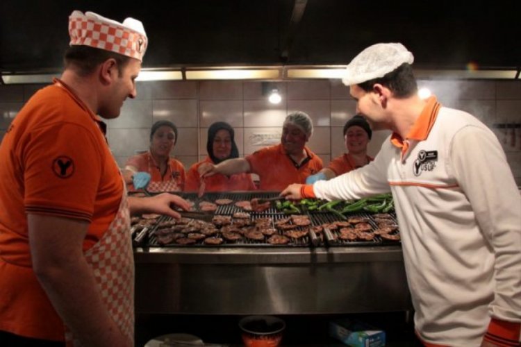 Bursa'da d&ouml;rt masalı d&uuml;kkandan 98 şubeli restoran zincirine