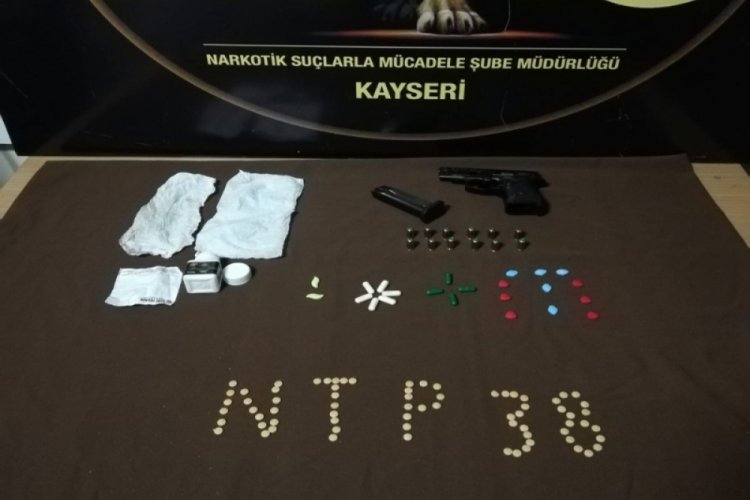Uyuşturucu taciri 3 kişi g&ouml;zaltına alındı