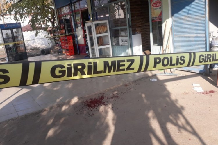 Kurusıkı tabanca ve sobalı 4 kişi market sahibini darp etti 