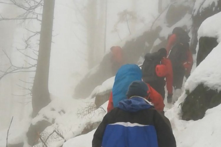 Bursa'da kayıp dağcıların montunun bulunduğu b&ouml;lge aranıyor