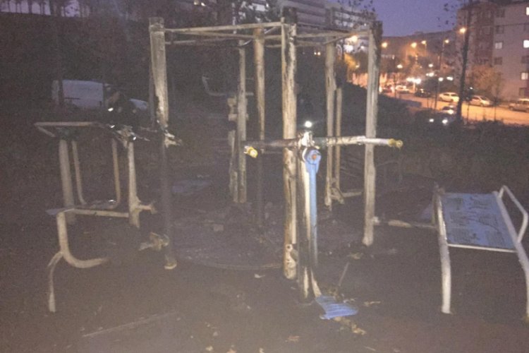 Şehir magandaları &ccedil;ocuk parkını yaktı