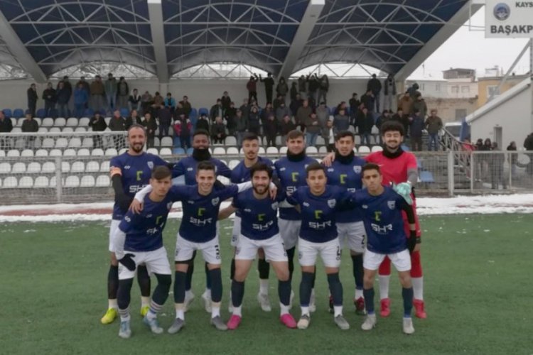 Kırmızı kartların &ccedil;ıktığı ma&ccedil;ta Başakpınar Belediyespor galip geldi