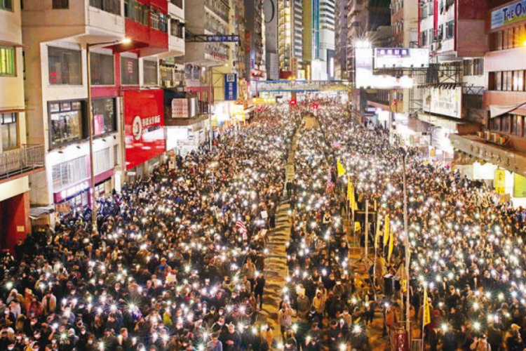 Hong Kong'da geniş katılımlı y&uuml;r&uuml;y&uuml;ş