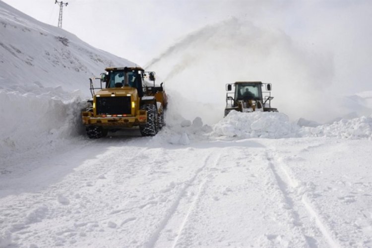 33 yerleşim yerinin yolu kapandı