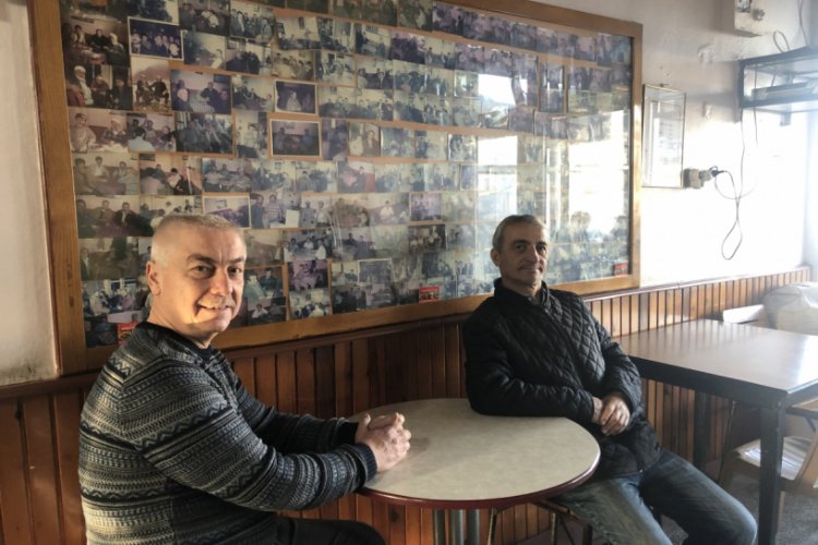 M&uuml;şterilerin fotoğraflarını sergiliyor