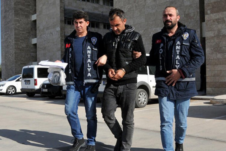 Kadının &ccedil;antasından para &ccedil;alan ş&uuml;pheli tutuklandı