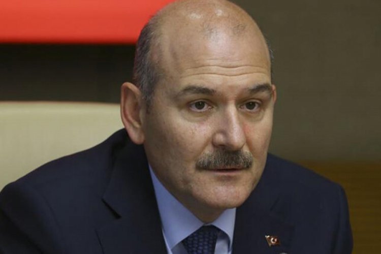 Bakan Soylu'dan Fransızca paylaşım: On met &agrave; la porte les importuns