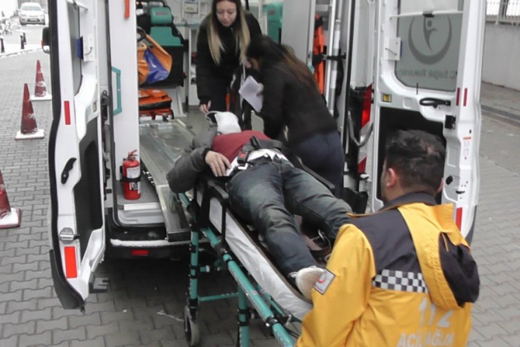Bariyere &ccedil;arpan otomobil takla attı