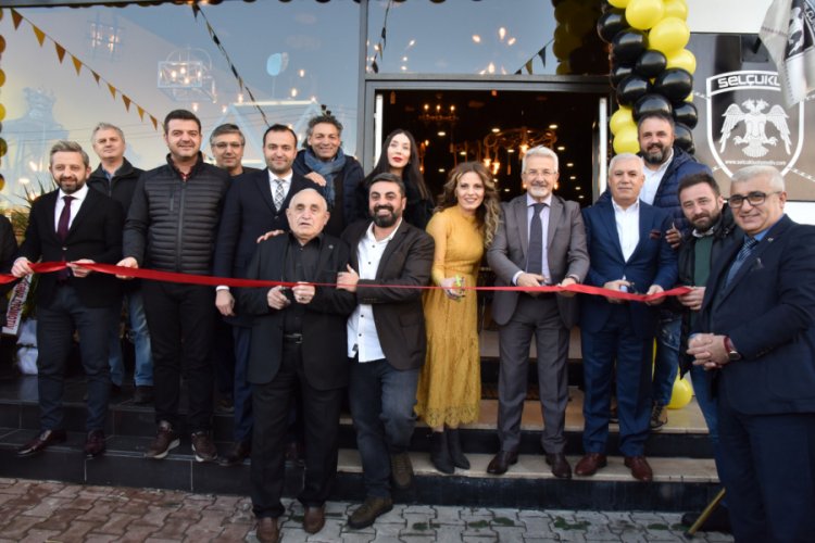 Bursa'daki ahşap mekanına g&ouml;rkemli a&ccedil;ılış