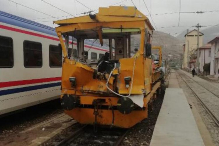 Tren rayında kaza: 1 &ouml;l&uuml; 4 yaralı