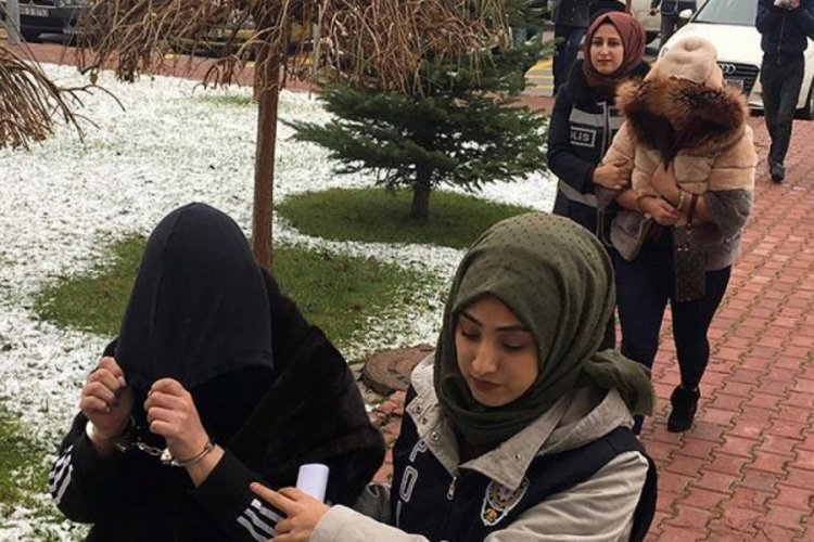Kadınları kendilerine bor&ccedil;landırıp, &ccedil;alıştırmış