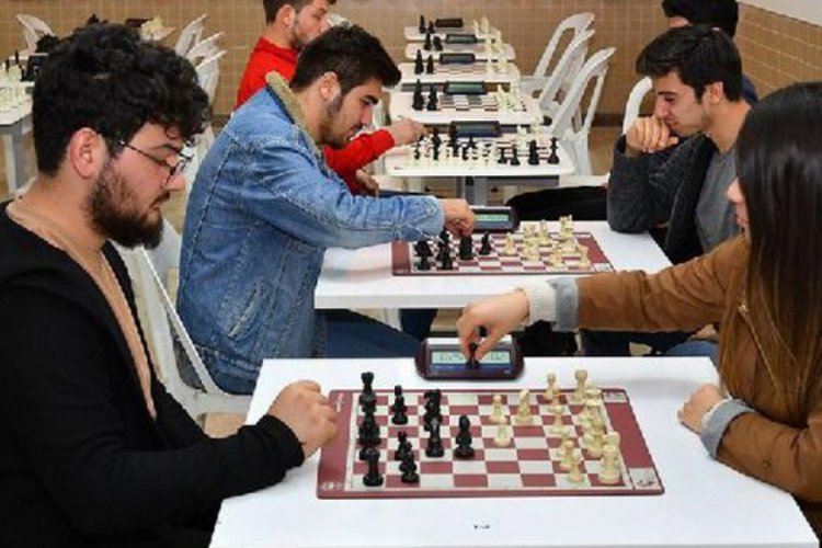 Osmaniye'de, &ouml;d&uuml;ll&uuml; satran&ccedil; turnuvası