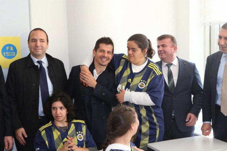 Ali Ko&ccedil; ve Fenerbah&ccedil;eli futbolculardan okul ziyareti