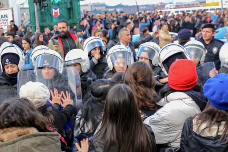 #LasTesis protestosu sırasında g&ouml;zaltına alınan kadınlar adli kontrol şartıyla serbest