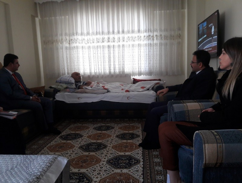 Kaymakam Alkan'dan hasta ziyareti