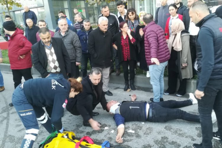İki kamyonetin &ccedil;arpışması sonucu 4 kişi yaralandı