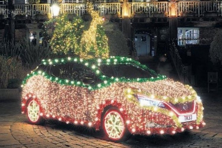 Nissan otomobilini yılbaşı ağacına &ccedil;evirdi