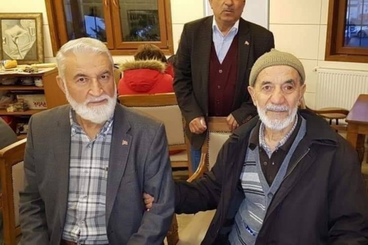 Karşıya ge&ccedil;mek isterken beton mikserinin altında kaldılar