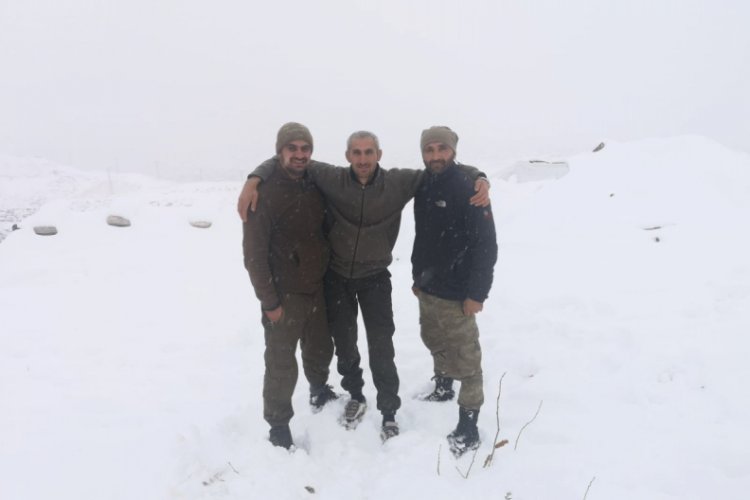 G&uuml;venlik korucuları 'Barış Pınarı' kahramanlarına selam g&ouml;nderdi